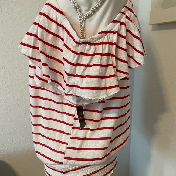 New Inc International adjustable strap and elastic bottom blouse - Picture 2 of 6